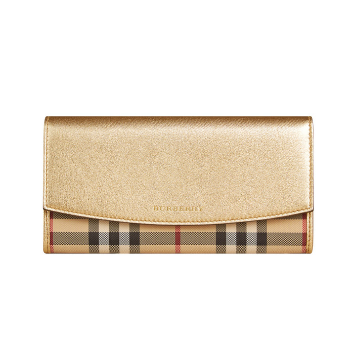 BURBERRY 金色Horseferry格紋皮革長夾,21,500元。